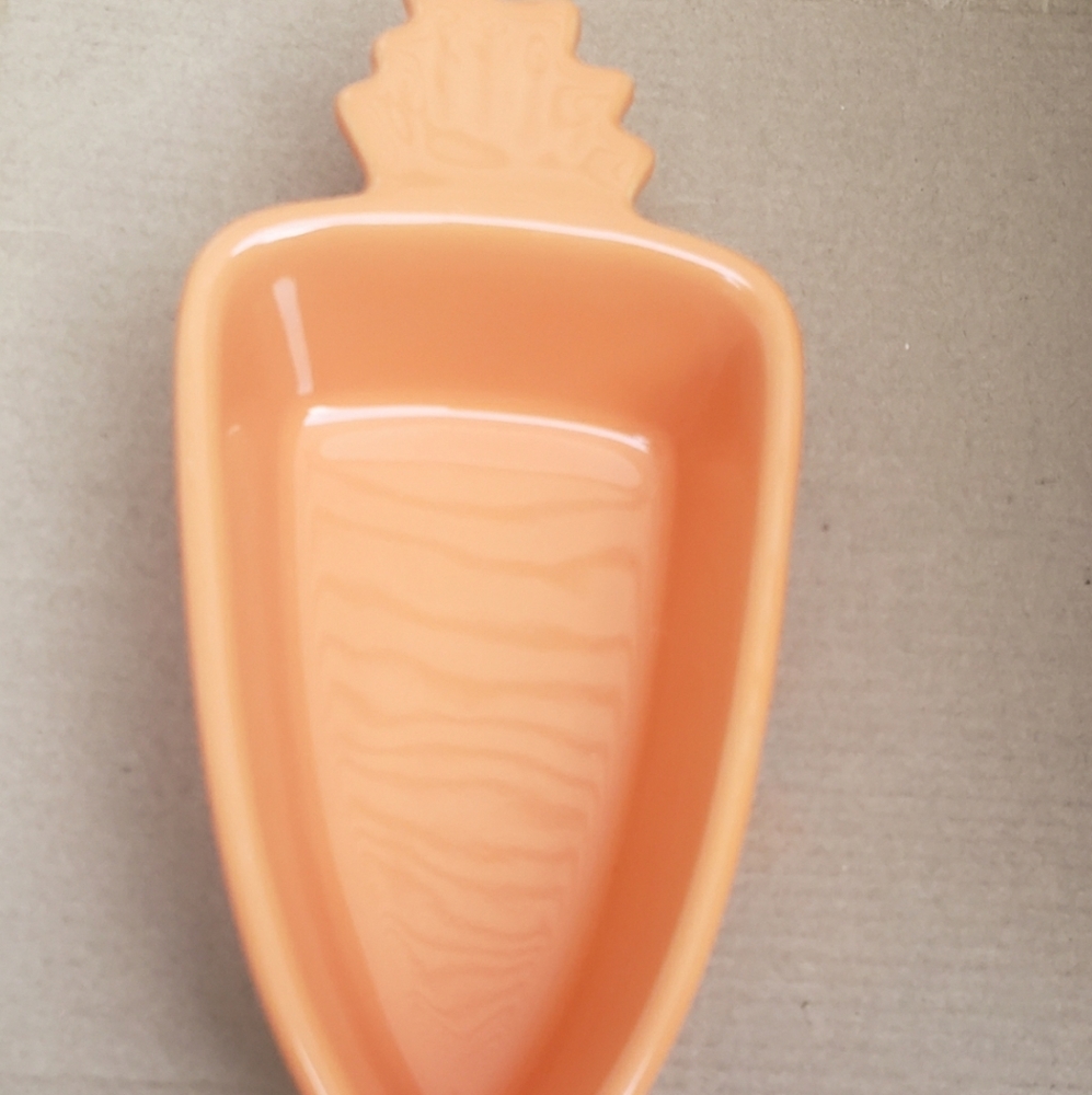 Chantal ceramic carrot dish